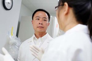 Su-Chun Zhang at his lab